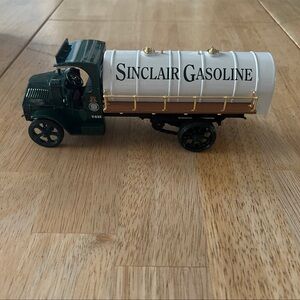 Vintage First Gear Sinclair Gasoline Die-Cast Metal Replica